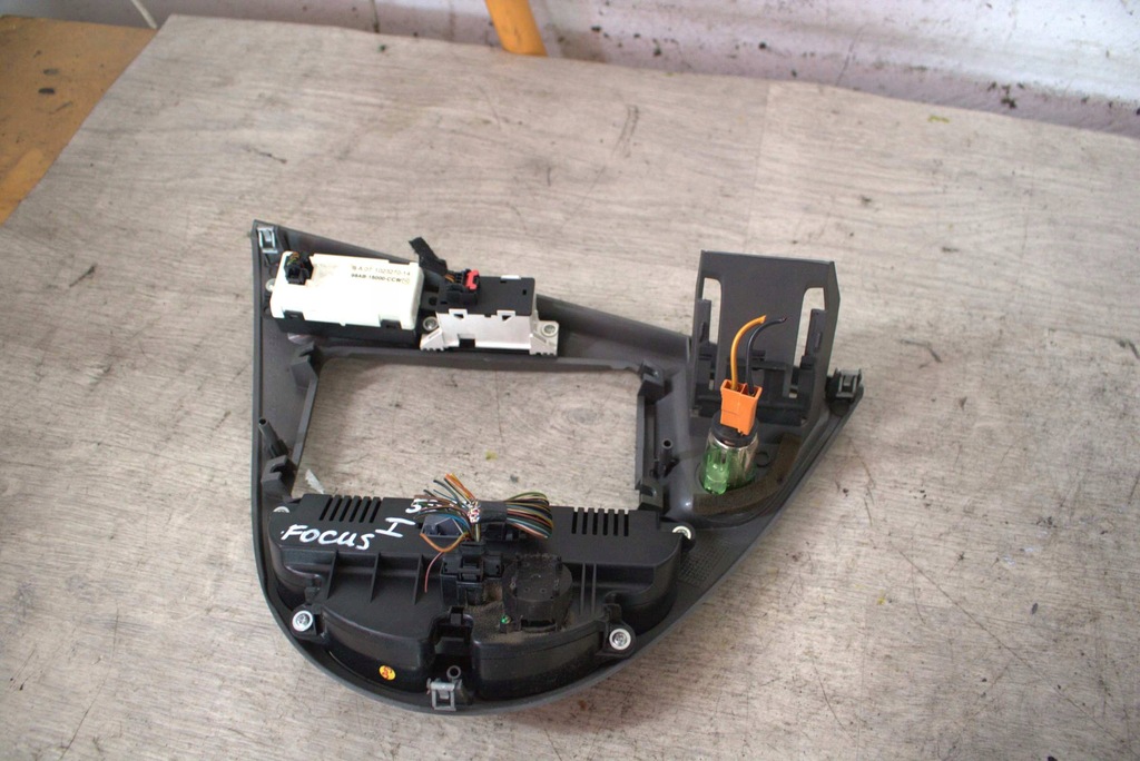 фото №2, Панель управление вентиляция кондиционера рамка радио ford focus i hb