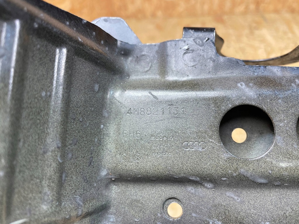 фото №11, Кронштейн кронштейн крила перед лівий audi q8 4m0821161b 4m8821131