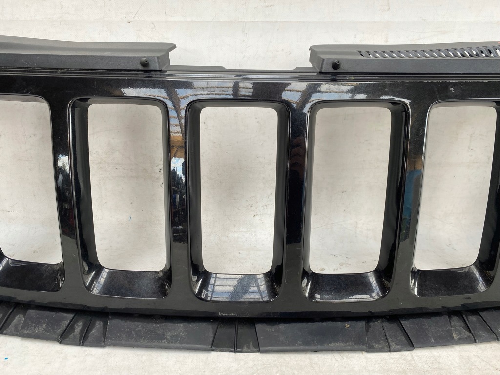 фото №3, Jeep grand cherokee wk2 iv 10- решітка радіатора решітка радіатора перед 57010708
