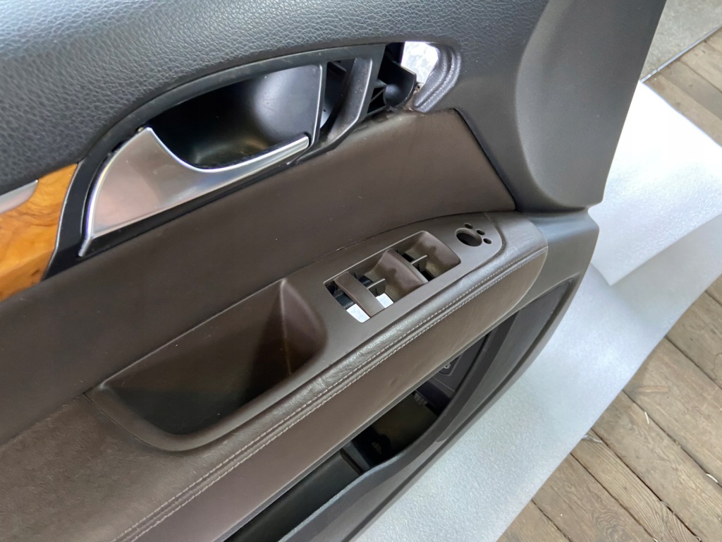 фото №4, Оббивка двері лівий перед q7 4l шкіра 4l1867105a