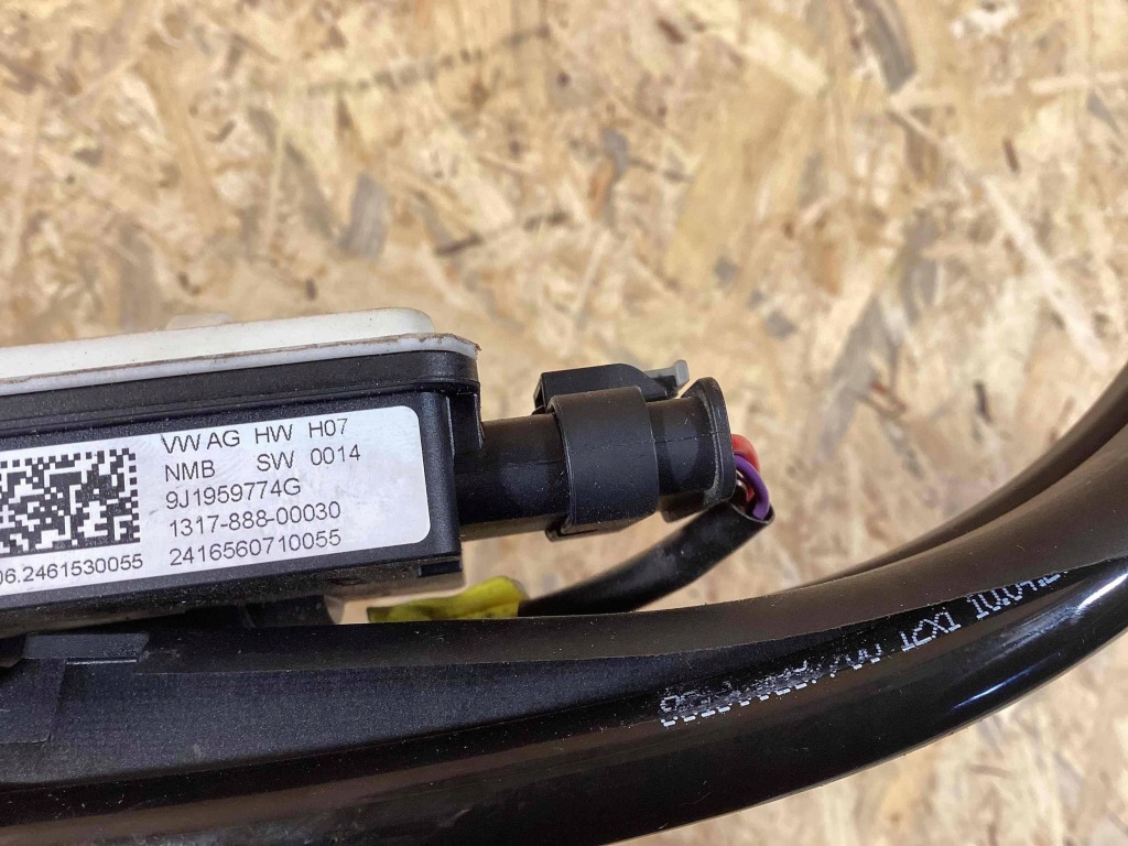 Кришка акумулятор porsche taycan 9j1 9j1821941g Недорого