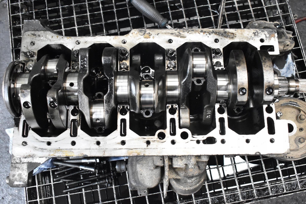 фото №12, Блок dół двигателя d5244t volvo s60 1 i 2.4 d d5 163 km 00-04