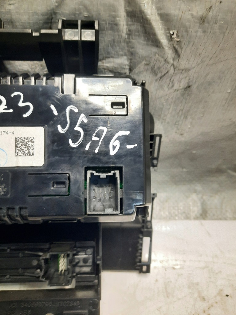 Opel astra j дисплей панель 13338335 565412769 Доставка