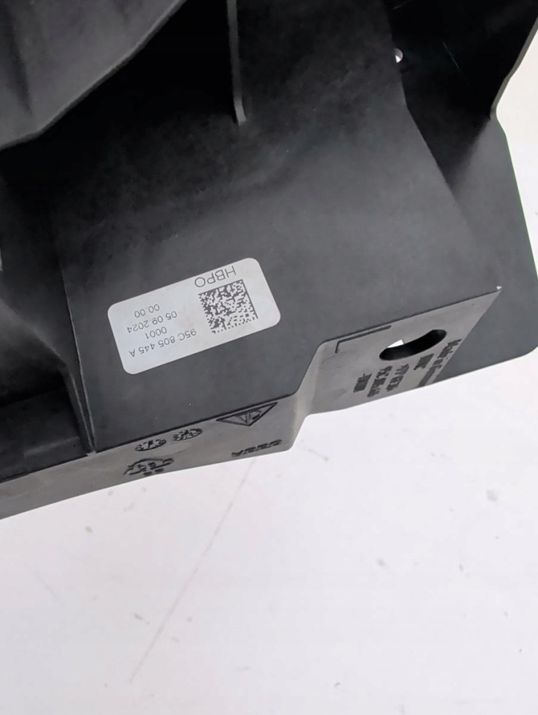 Ліве кронштейн поперечина перед 95c805445 95c805445a porsche macan 95c Зі Шроту