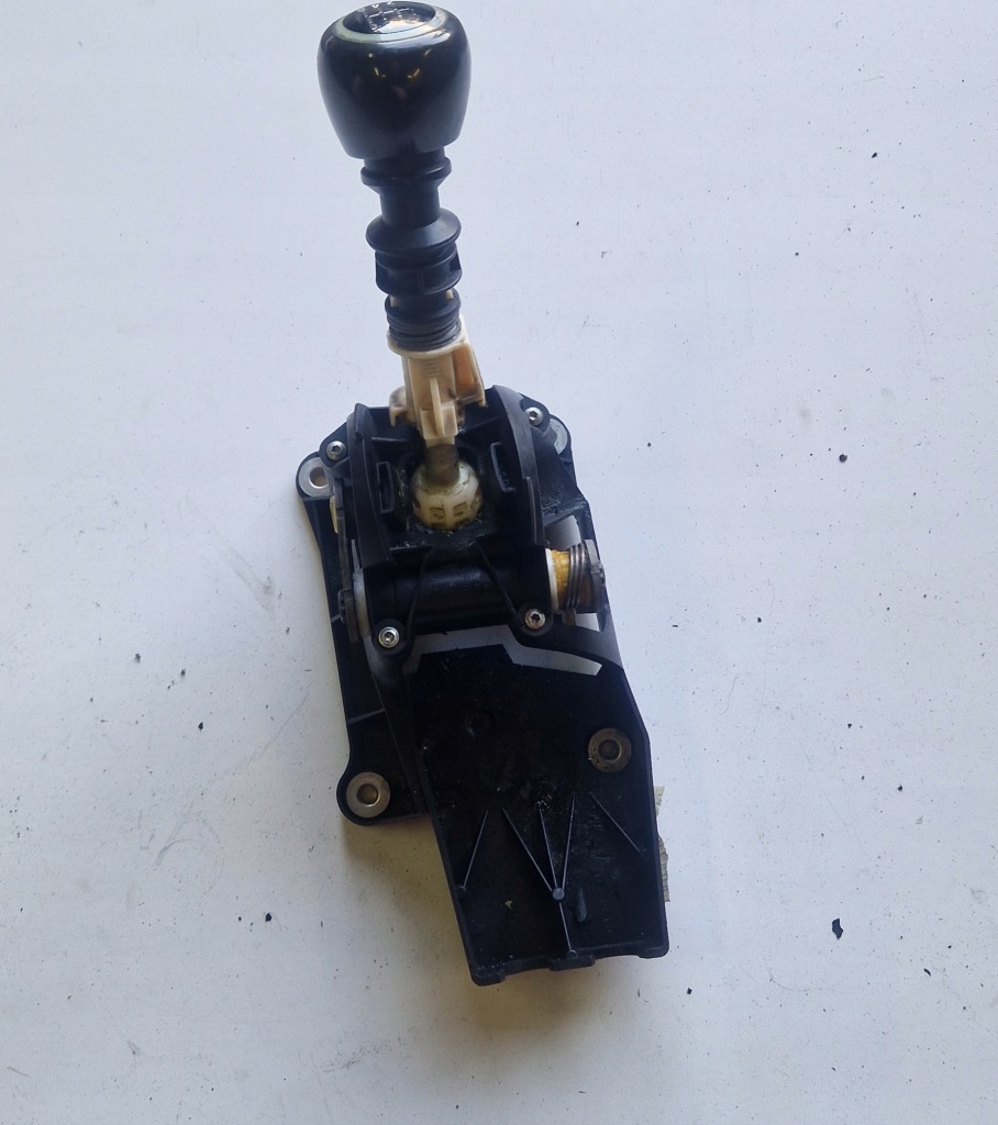 Кулиса  переключения передач оригинальный номер 55557637 opel vectra c 1.9 cdti с Разборки