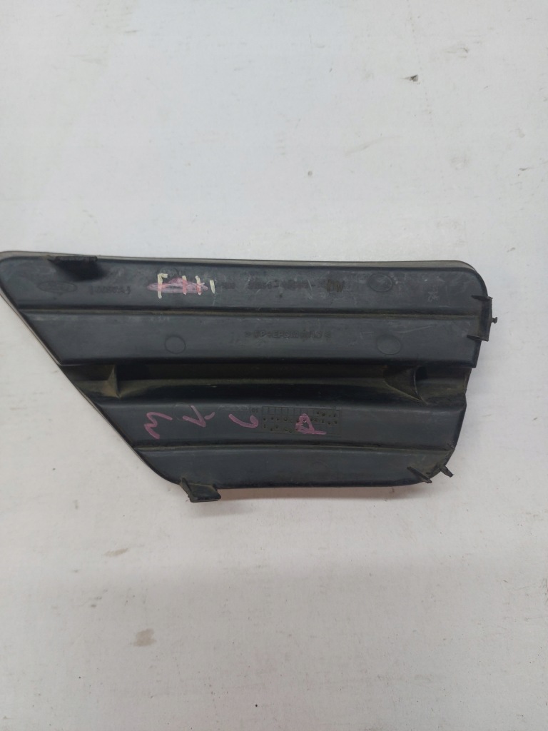 Решётка бампера правый  ford focus 2 Доставка