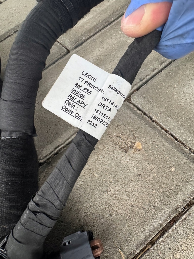 Wiązkamoduł напруги акумулятор citroen peugeot 28236841 оригінальний номер 308 508 Київ