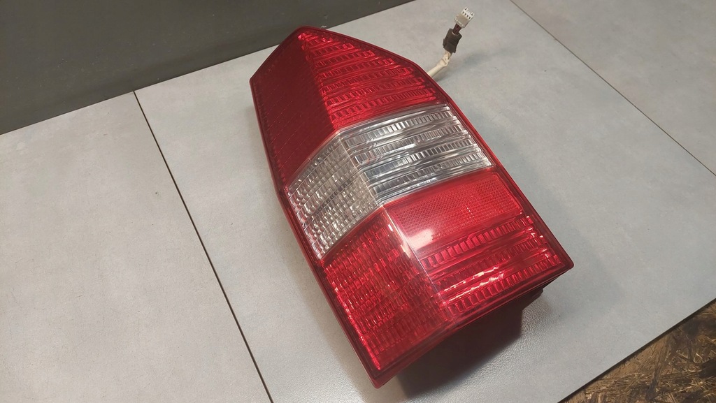 фото №7, Лампа левый задняя space wagon iii 2.4 gdi