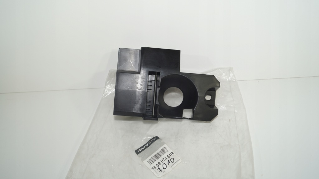 фото №1, Sandero ii новый направляющая кронштейн бампера правый задняя