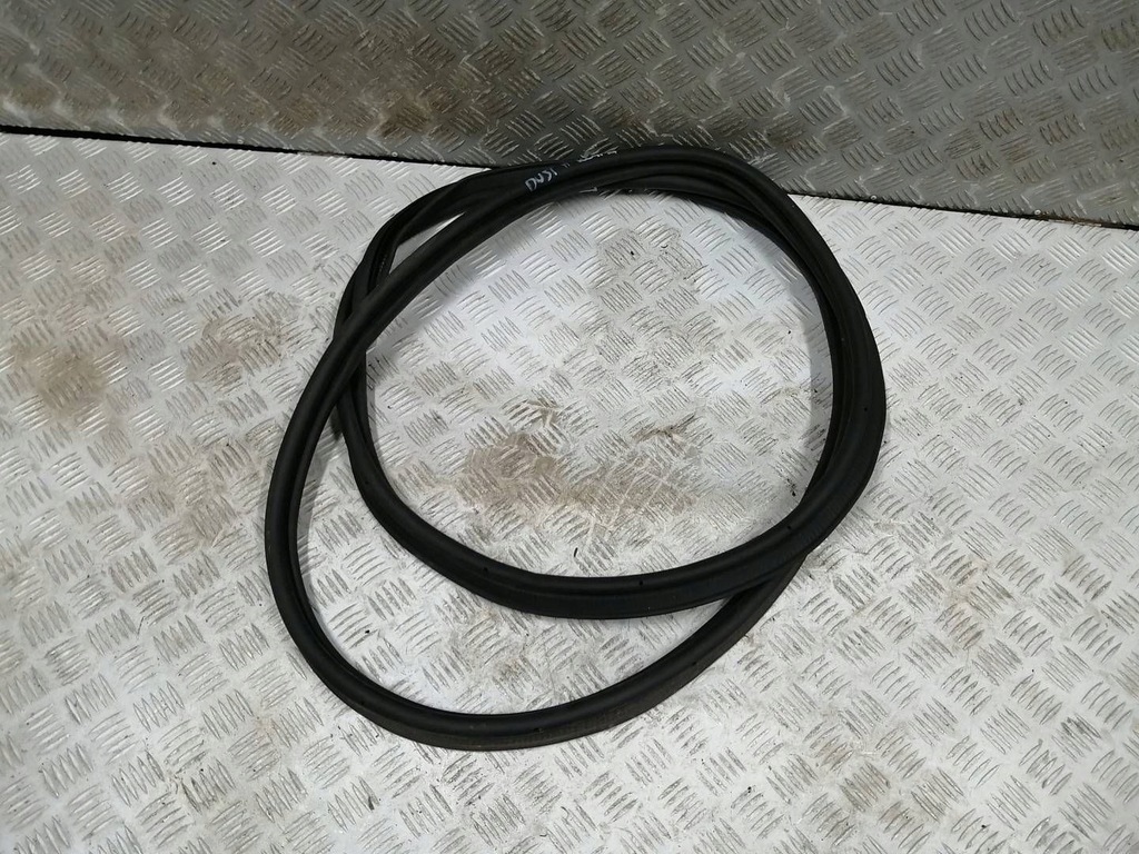 фото №1, Dacia duster ii прокладка крышки багажника