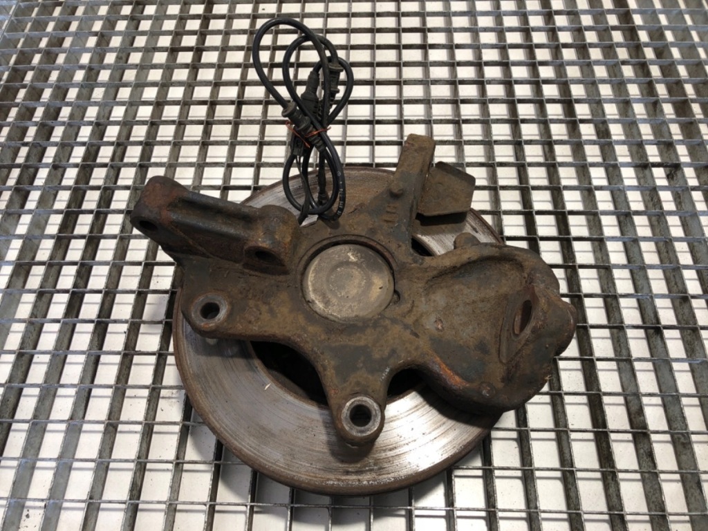 Купити Поворотний кулак лівий перед mercedes w906 2.1 163km