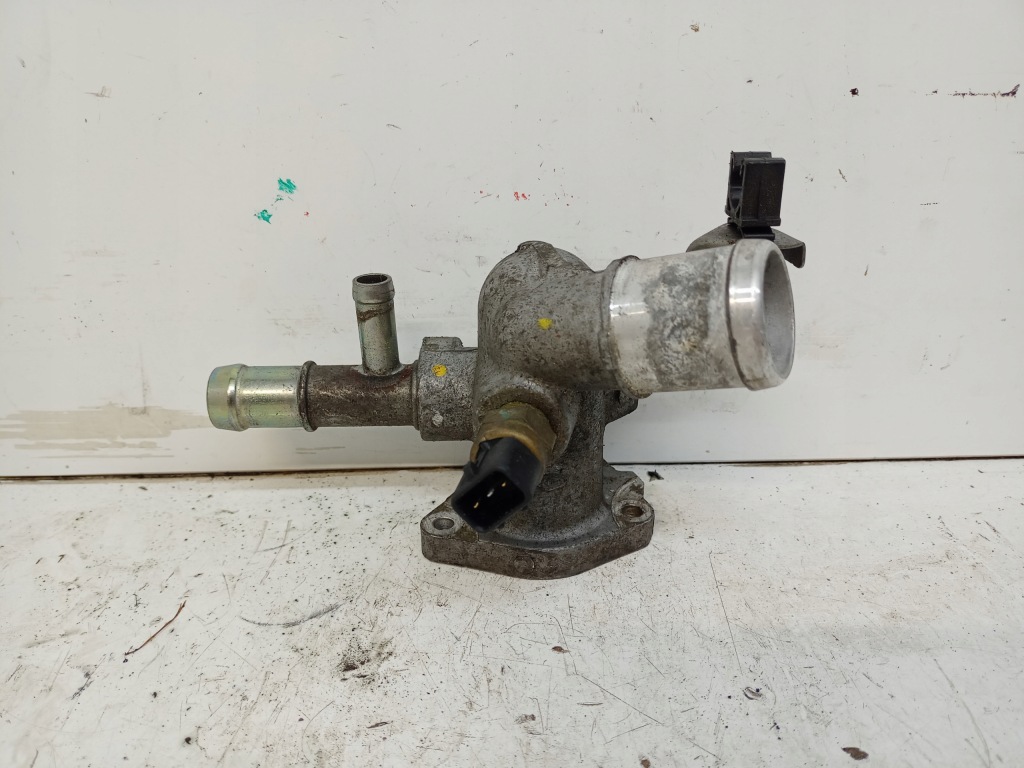 фото №1, Venga ix20 патрубок корпус термостата 1,4 1,6 benz