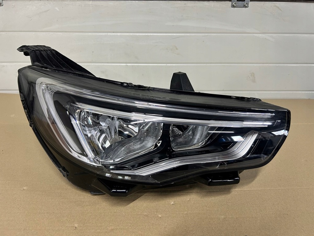 фото №1, Opel grandland x лампа правая перед обычная + led yp00015580