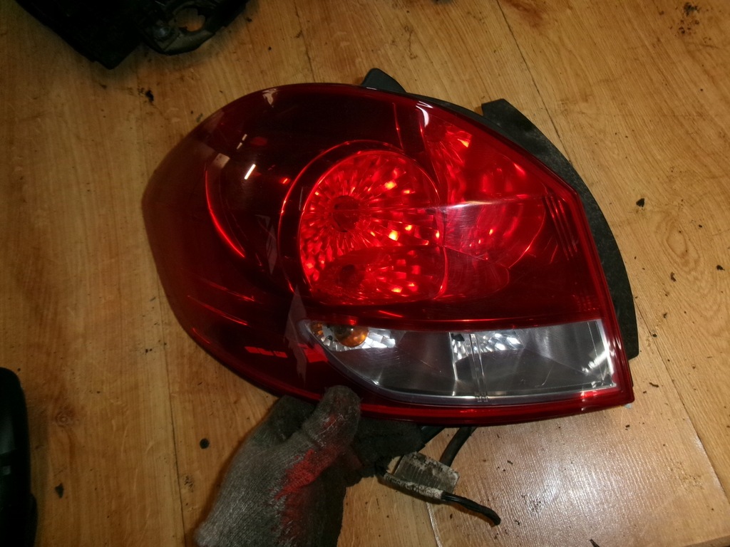 фото №1, Renault clio iii лампа левая задняя kombi europa