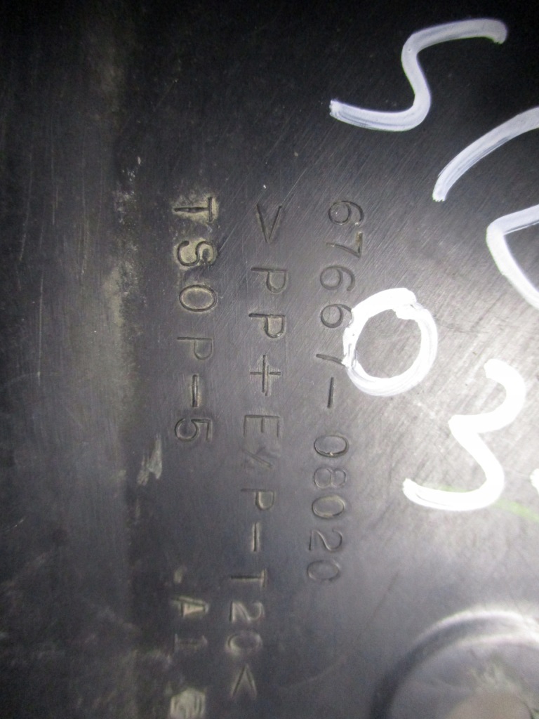 фото №4, Заглушка правий задня 67667-08020 toyota sienna ii 03-10 r.