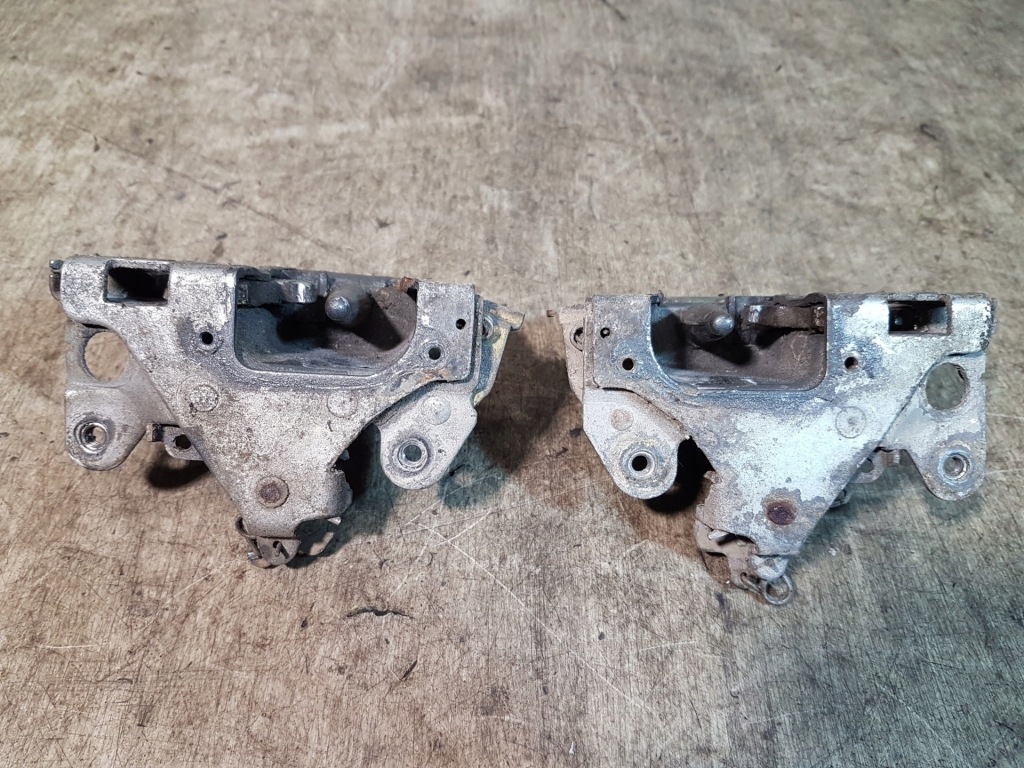 Замок дверь правый задний  mercedes w123 Доставка