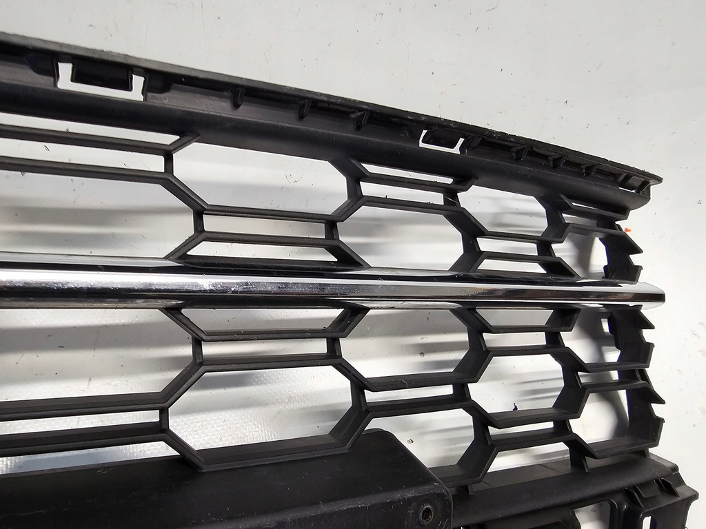 фото №9, Решётка средняя бампера перед skoda octavia iv 4 2019-2023