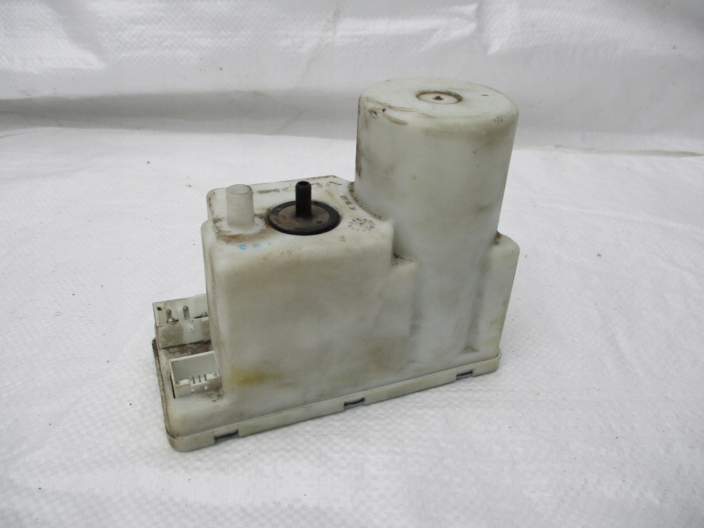 фото №1, Audi a3 8l a4 b5 a8 помпа центрального замка 4a0862257h