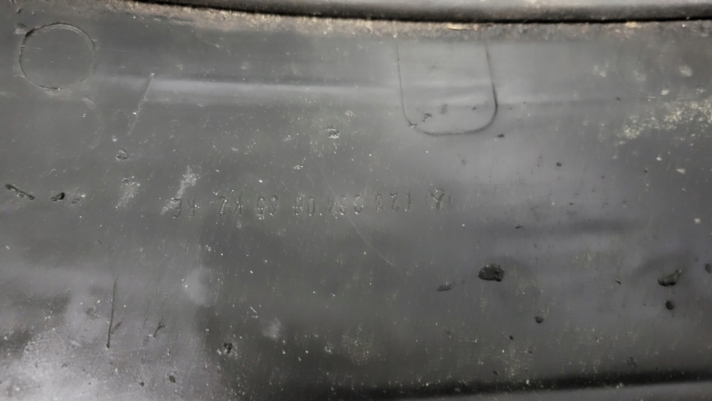 Підкрилок праві перед mercedes w123 1238840635 оригінал Зі Шроту