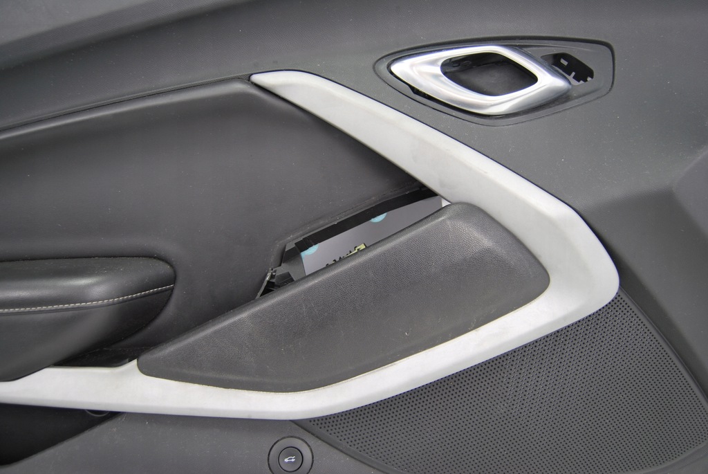 фото №7, Обшивка дверь левый обивка chevrolet camaro 2016+