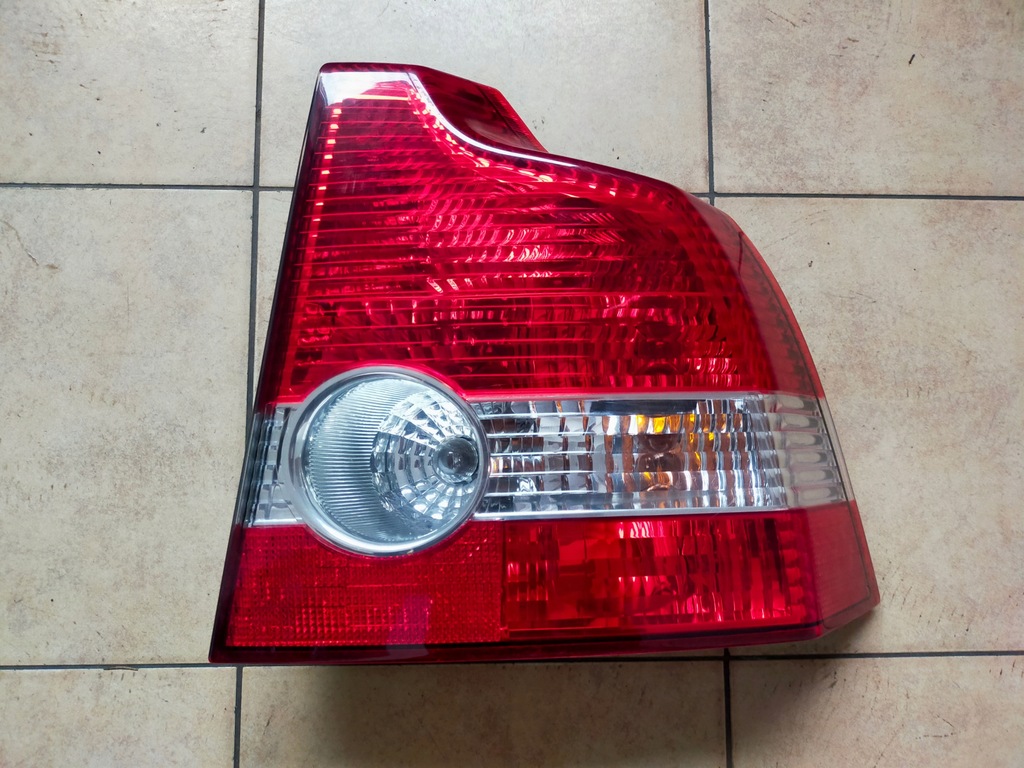 фото №1, Volvo s40 s-40 лампа задняя задняя правая 2004-2006