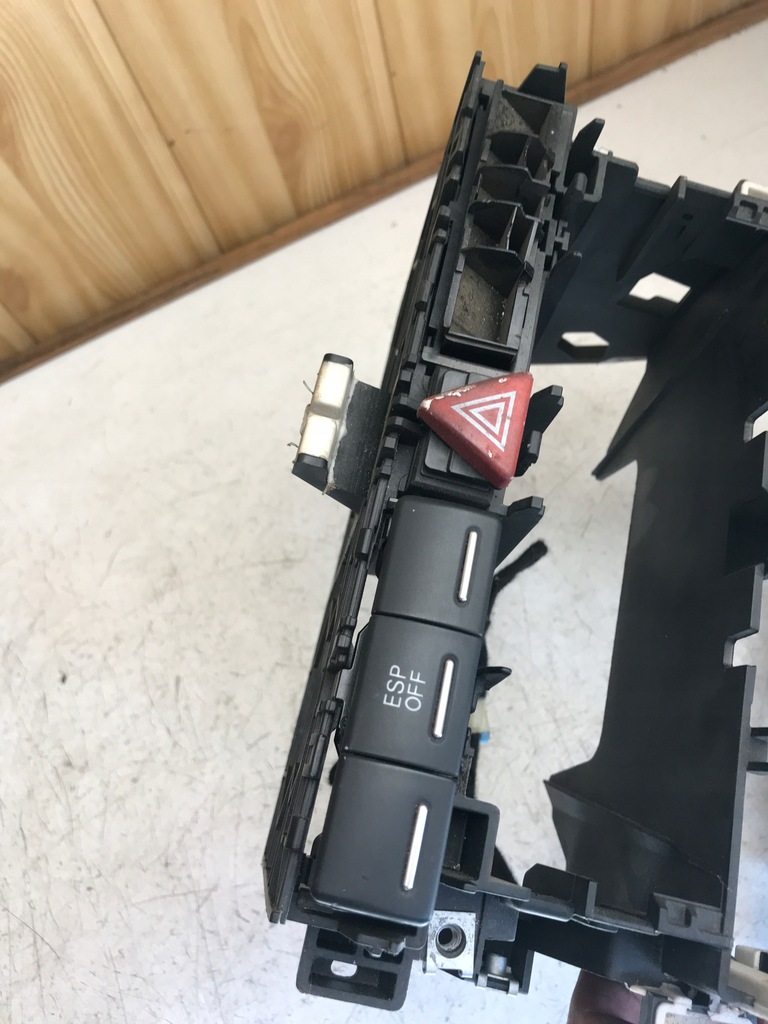 фото №3, Рамка радио каркас audi a3 8p0858005b