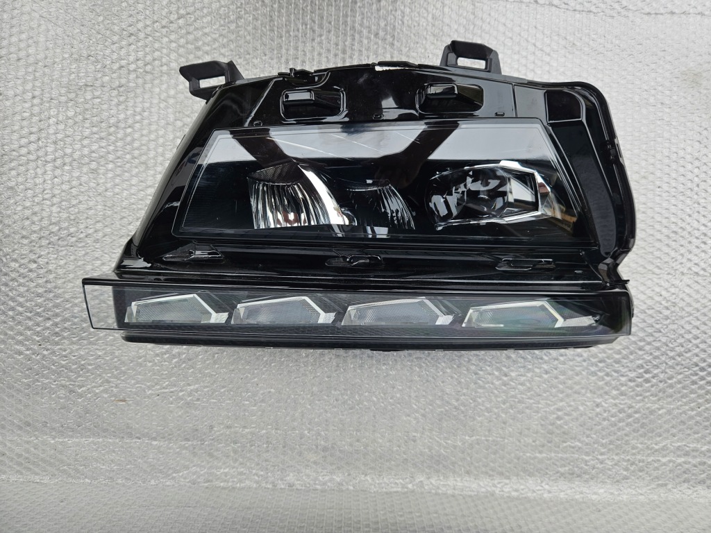 фото №1, Skoda kamiq лампа правая full led 658941016f комплектная