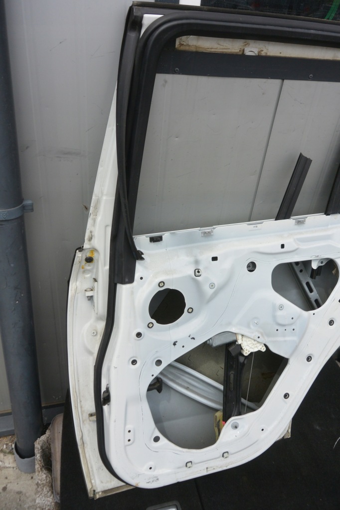 Дверь правое задний  задние цвет a300 300 300u bmw x5 f15 Киев