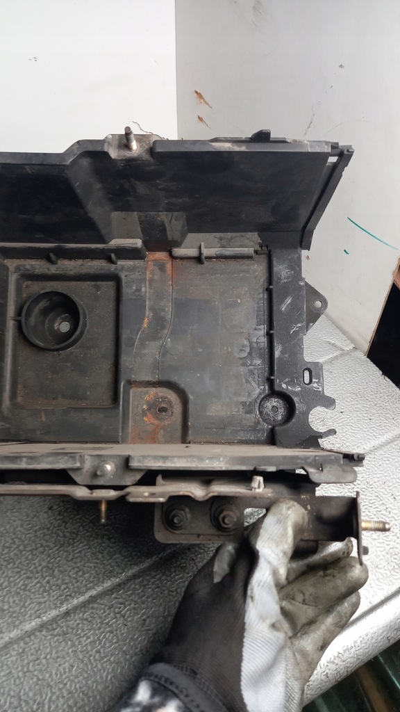 фото №8, Корпус акумулятор mazda 5