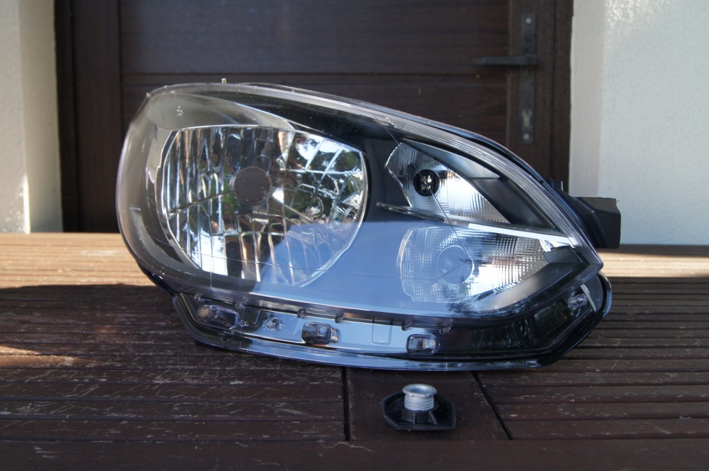 фото №1, Лампа vw up права czarna рамка europa 2012-2016