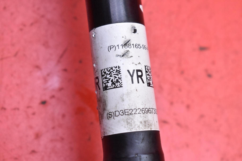 Приводной вал левая задний  автоматическая коробка передач 1188165-99-a tesla model y 60 kwh 299 km 20- с Разборки