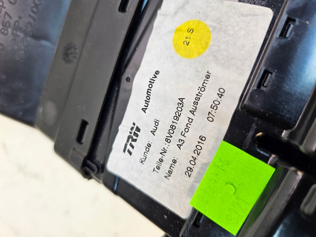 фото №6, Решётка обдув средняя задняя audi a3 8v 8v0819203a