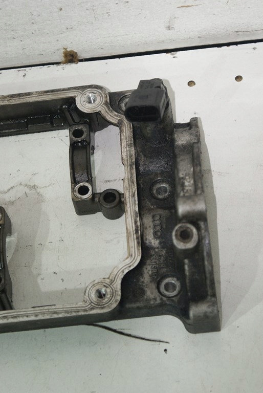 фото №5, Audi a8 d3 4.0 tdi крышка валов 057286 кронштейн