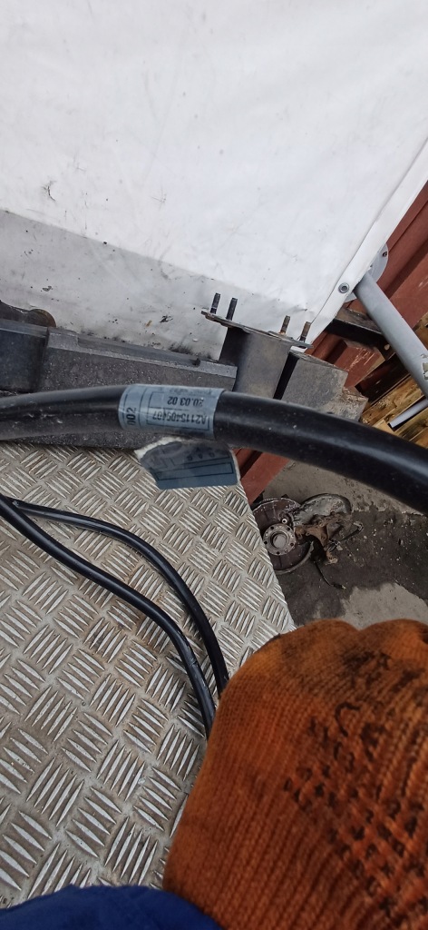 Купить Mercedes w211 шланг плюсовой аккумулятор a2115409407