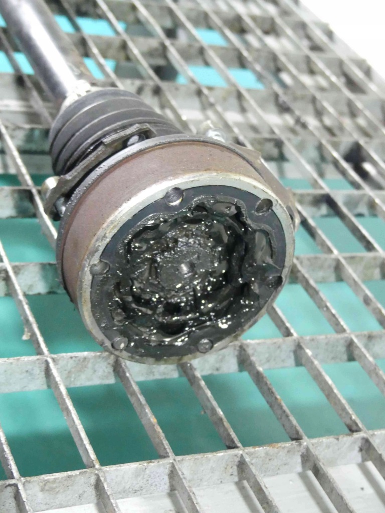 фото №4, Приводной вал левая vw jetta v 1.6 fsi 116km