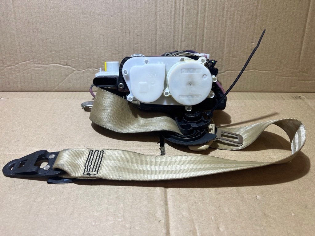 Audi a8 d4 ремень безопасности левое  перед передний кремовый 4h0857705a Недорого