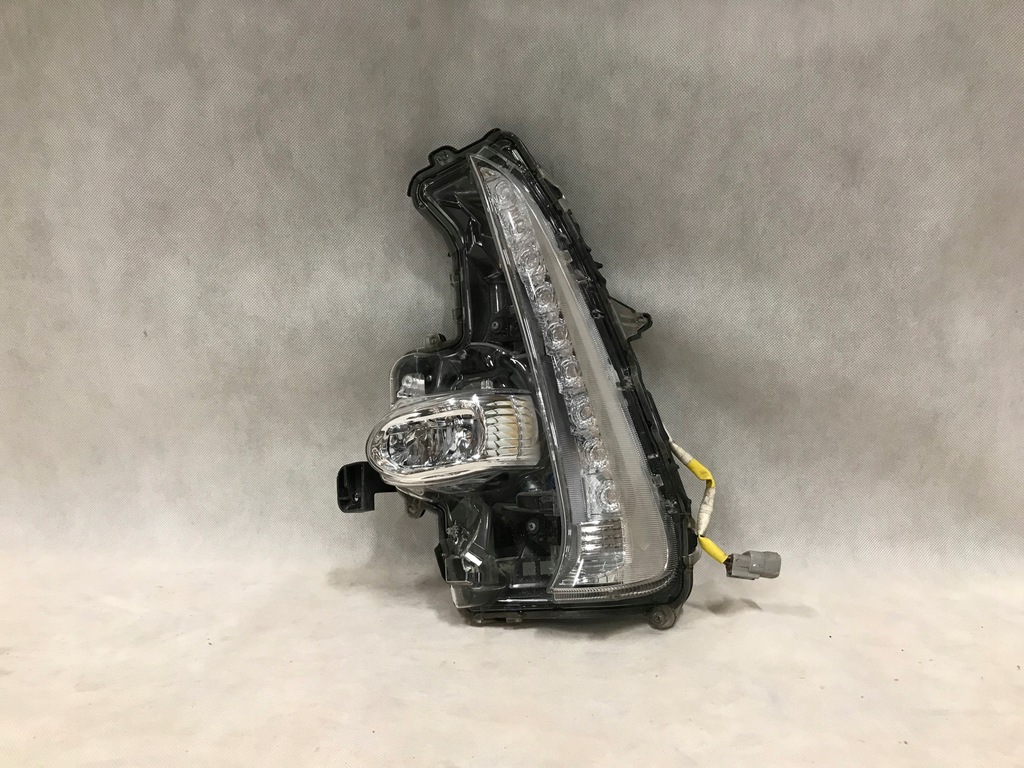 фото №1, Toyota prius prime ii 17- противотуманная фара led поворотник левый