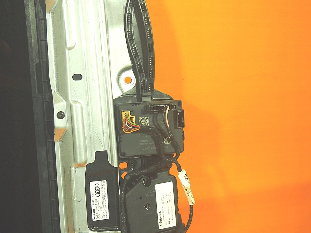 фото №11, Audi a4 8w b9 36km s line люк моторчик блок керування шторка 8w5887041a