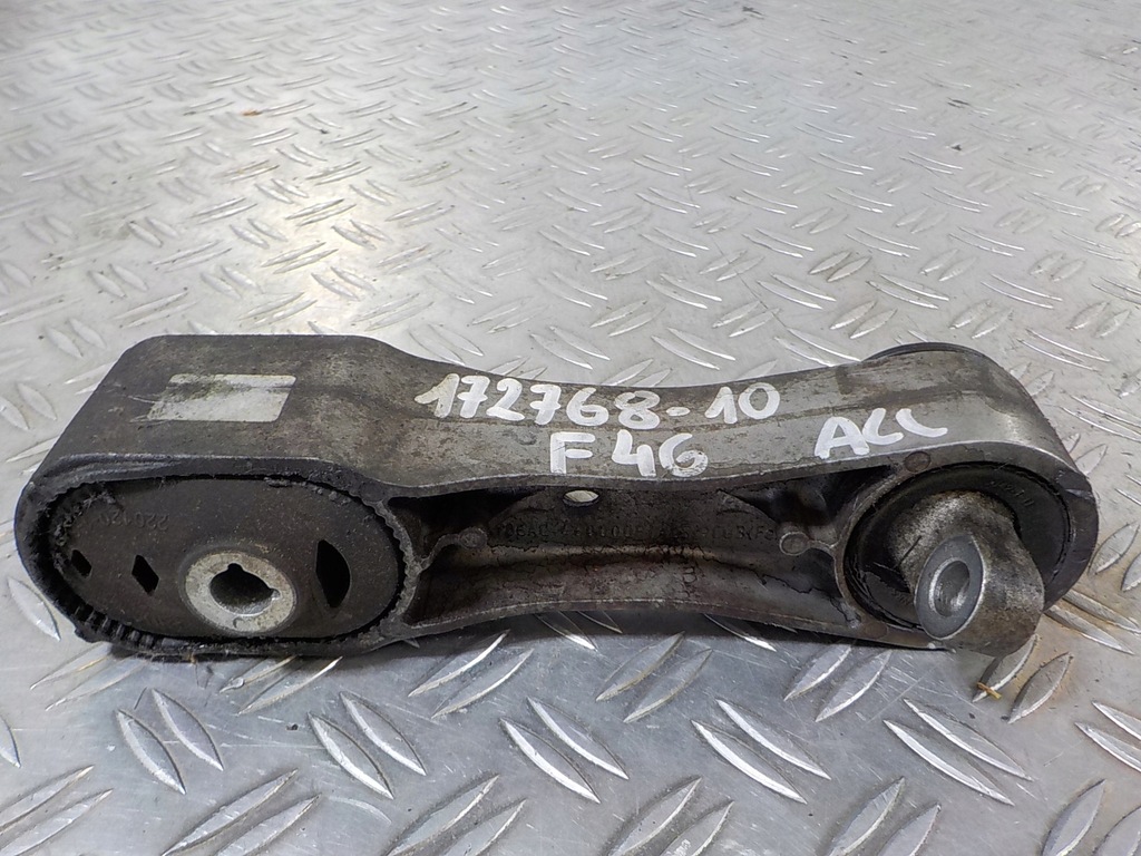 фото №1, Bmw 2 f46 17- кронштейн подушка 172768-10