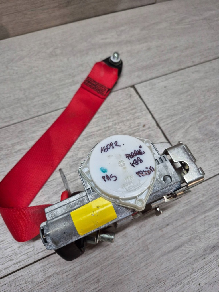 16092. ferrari 488 ремень безопасности перед 00726933300 с Разборки