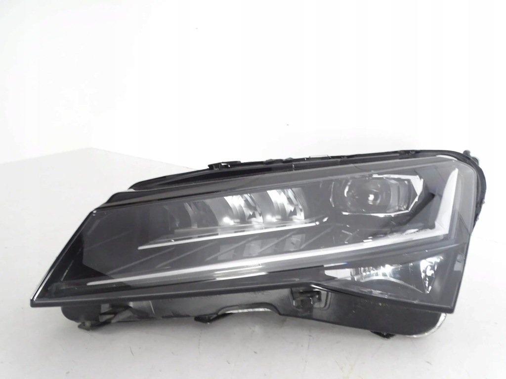 фото №1, Лампа перед передняя левая skoda superb iii 3 3v lift