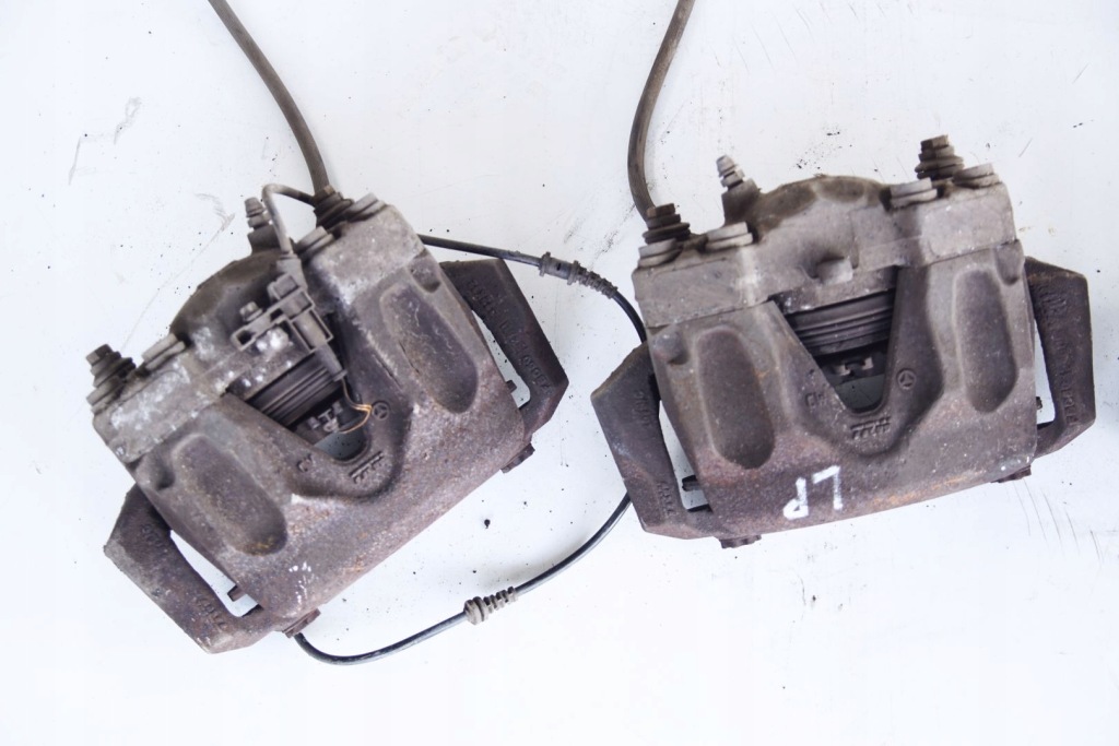 Купить Суппорт тормозной перед левый правый комплект  mercedes cls w218 3.0 cdi