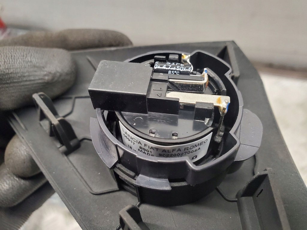 фото №5, Alfa romeo stelvio 2018 накладка динаміка бічного панелі приладової панелі