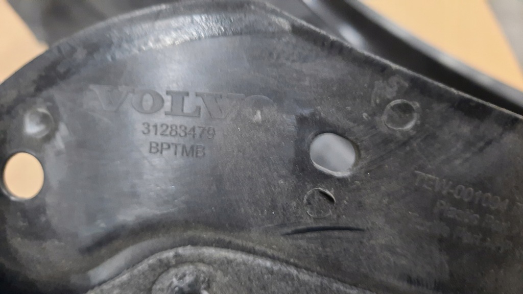 фото №4, Volvo xc60 08-17r подкрылок правое задняя 31283479