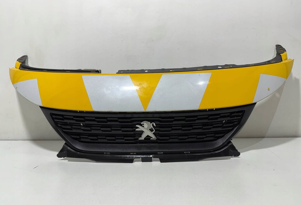 фото №1, Peugeot rifter решётка радиатора эмблема направляющая молдинг бампер перед 9818281980