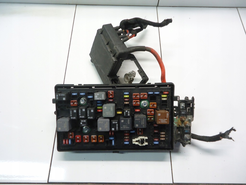 фото №1, Opel insignia 2.0cdti коробка предохранителей 13255300