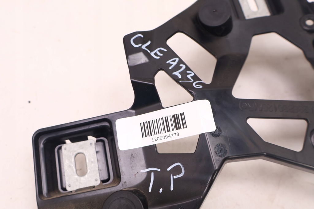 Купить Mercedes-benz cle a236 направляющая бампера правый задний  a2368801200, a2368852400