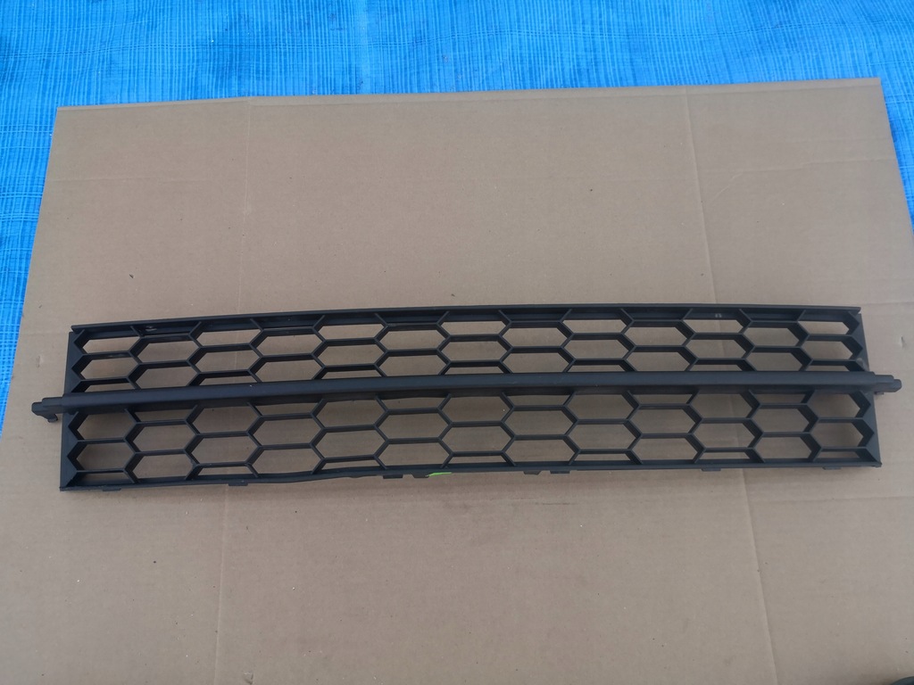 фото №1, Skoda octavia iii 5e решітка середня бампер перед