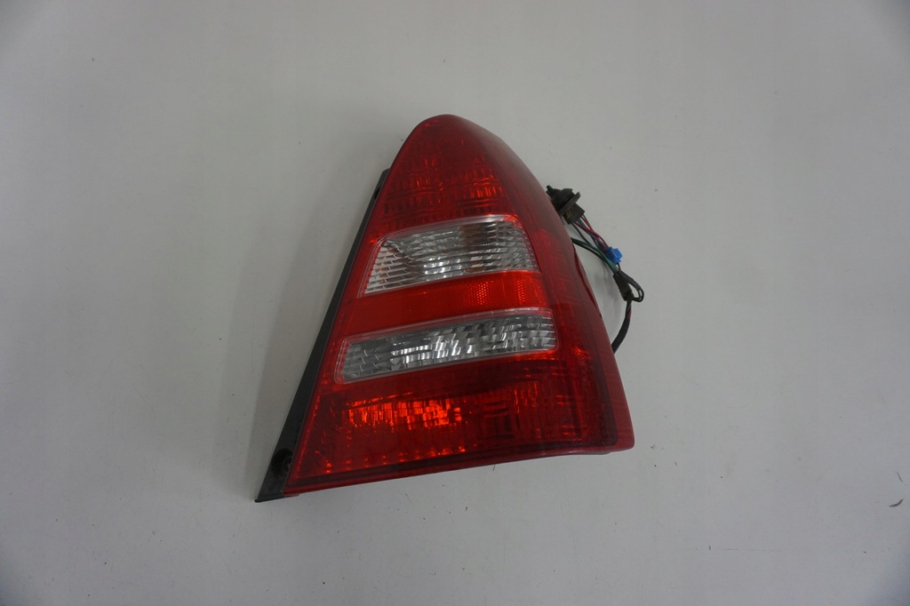 фото №1, Subaru forester sg ii лампа задняя правая 2002-2005rok