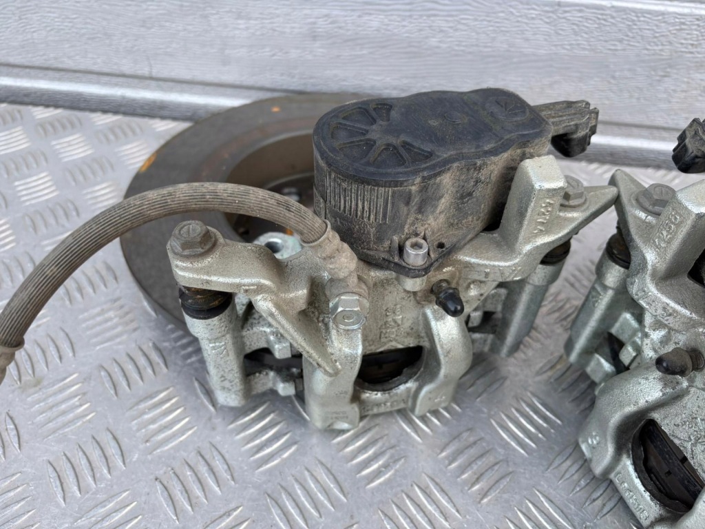 фото №6, Toyota yaris cross диск гальмівна супорт задня лівий правий електричний